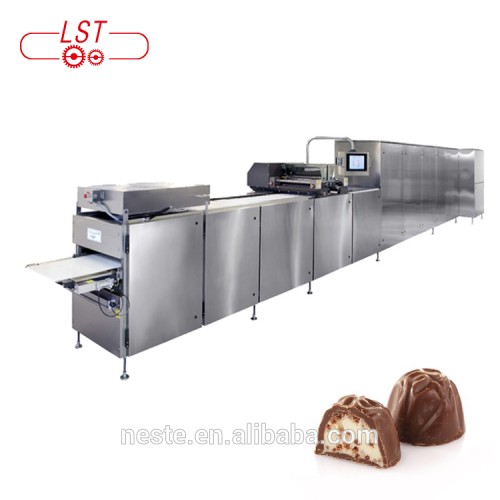चॉकलेट मेकिंग मशीन बिस्किट्स चॉकलेट डिपॉझिटिंग आणि मोल्डिंग मशीन