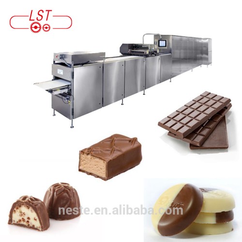 सभी स्वचालित शुद्ध चॉकलेट जमा करने वाली मशीन चॉकलेट मोल्डिंग कूवरचर शुद्ध चॉकलेट